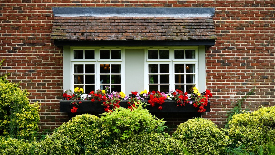 Renouveler la façade de sa maison, des astuces pour savoir choisir entre l’enduit et la peinture