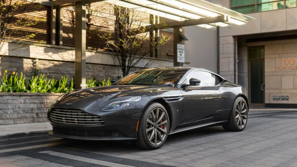 Une Aston martin