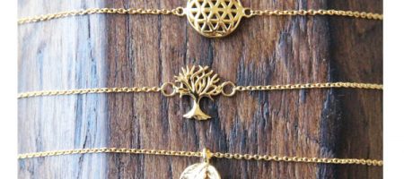 Bracelets dorés types, pouvant être utilisés pour un look Cléopâtre !