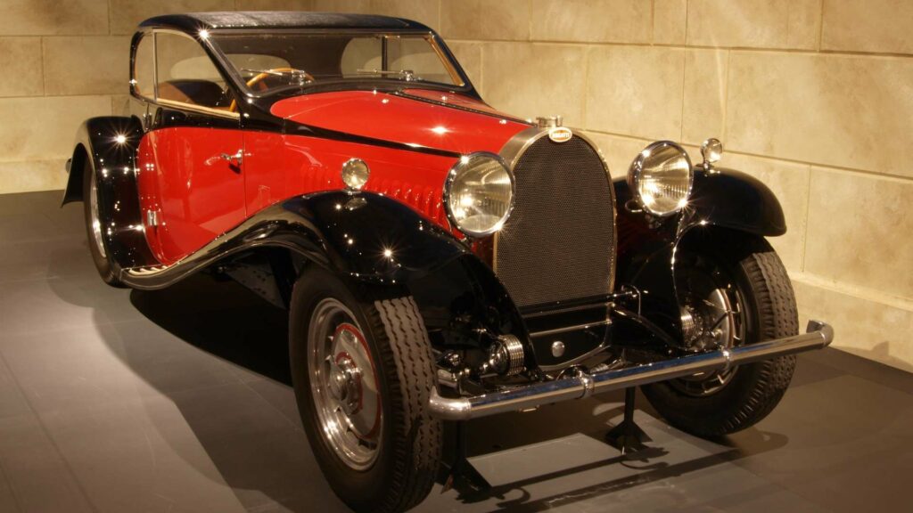 Une ancienne voiture Bugatti