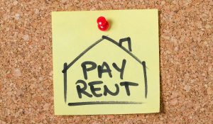 "Payer le loyer" inscrit sur un post-it