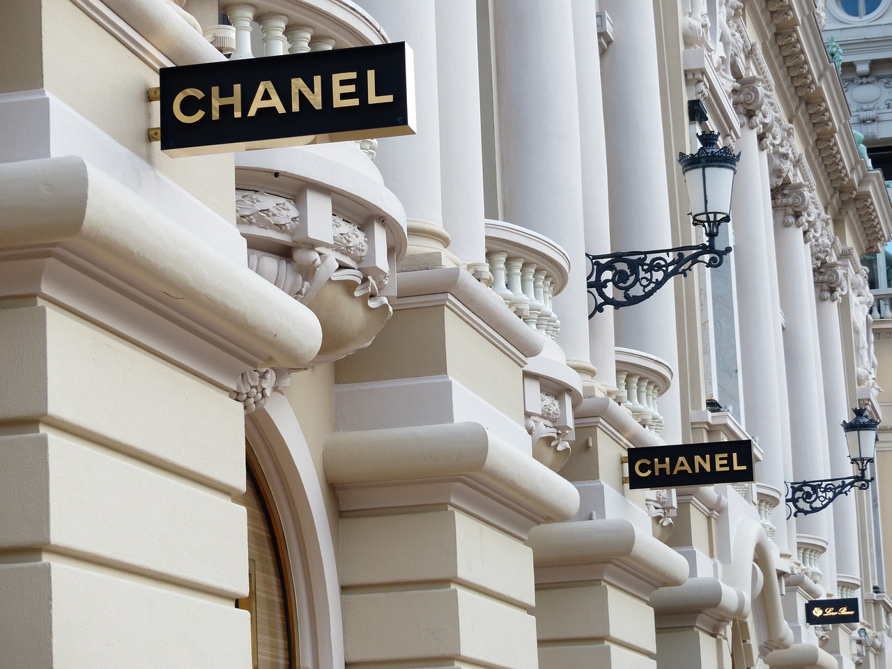 L’innovation et l’élégance avec Chanel : l’art du luxe à la française
