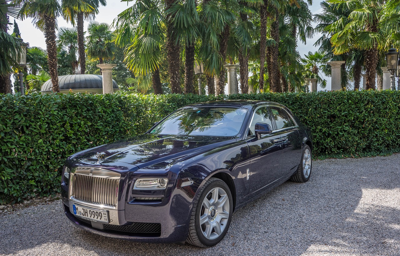 L’univers du luxe automobile avec Rolls-Royce